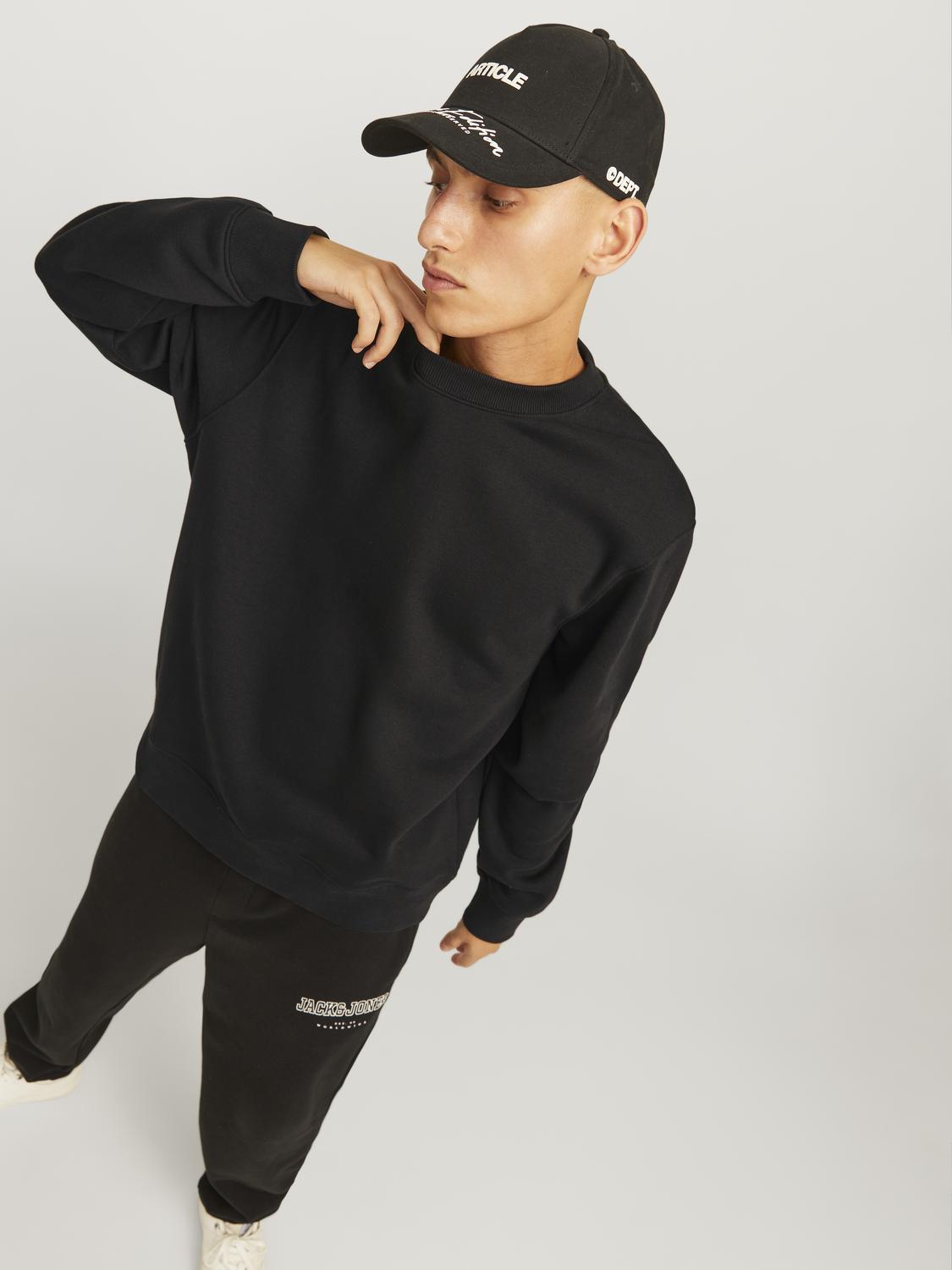 model_shot-creative